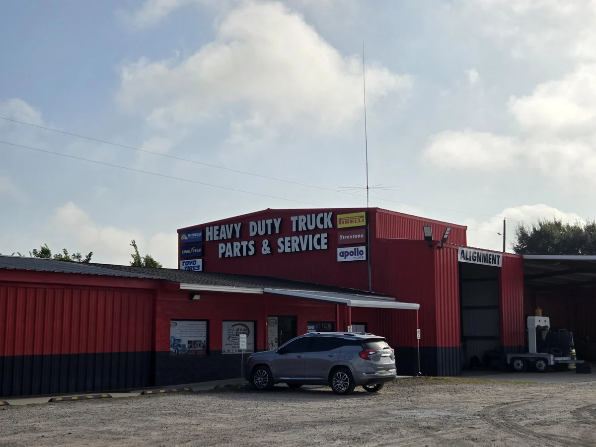 Tonnelle Tires shop in Brookshire, TX